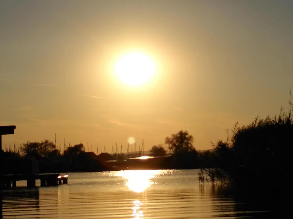 Pfahlbau Sunset II Toplage Inklusive Elektroboot 拉斯特 外观 照片