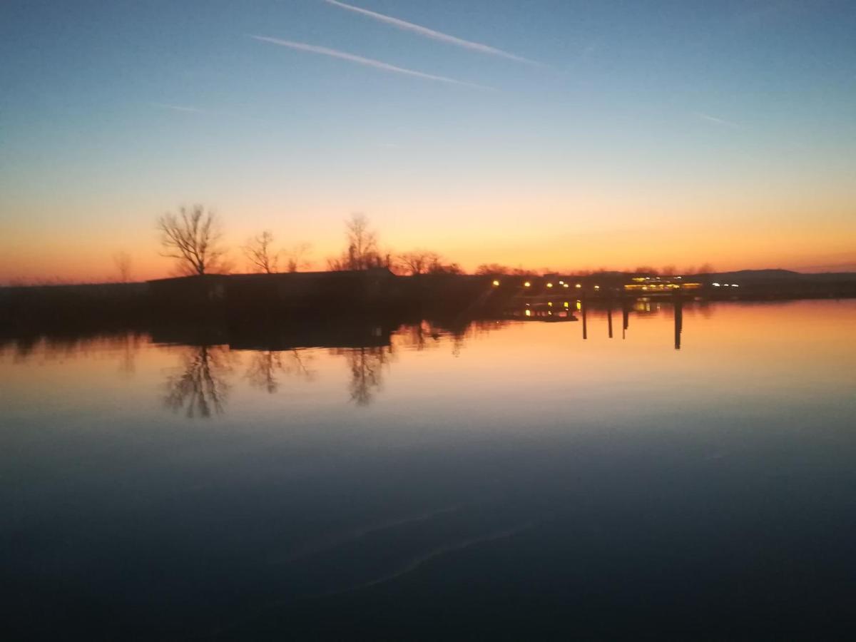 Pfahlbau Sunset II Toplage Inklusive Elektroboot 拉斯特 外观 照片