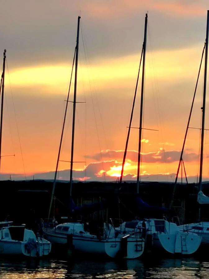 Pfahlbau Sunset II Toplage Inklusive Elektroboot 拉斯特 外观 照片