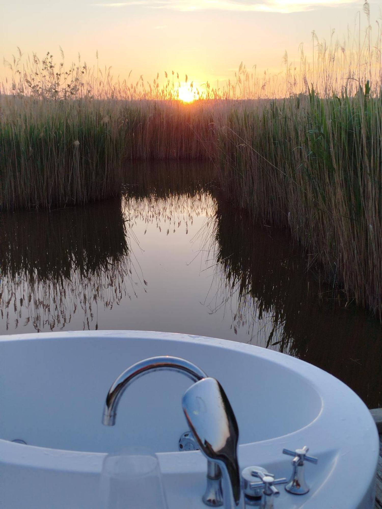 Pfahlbau Sunset II Toplage Inklusive Elektroboot 拉斯特 外观 照片