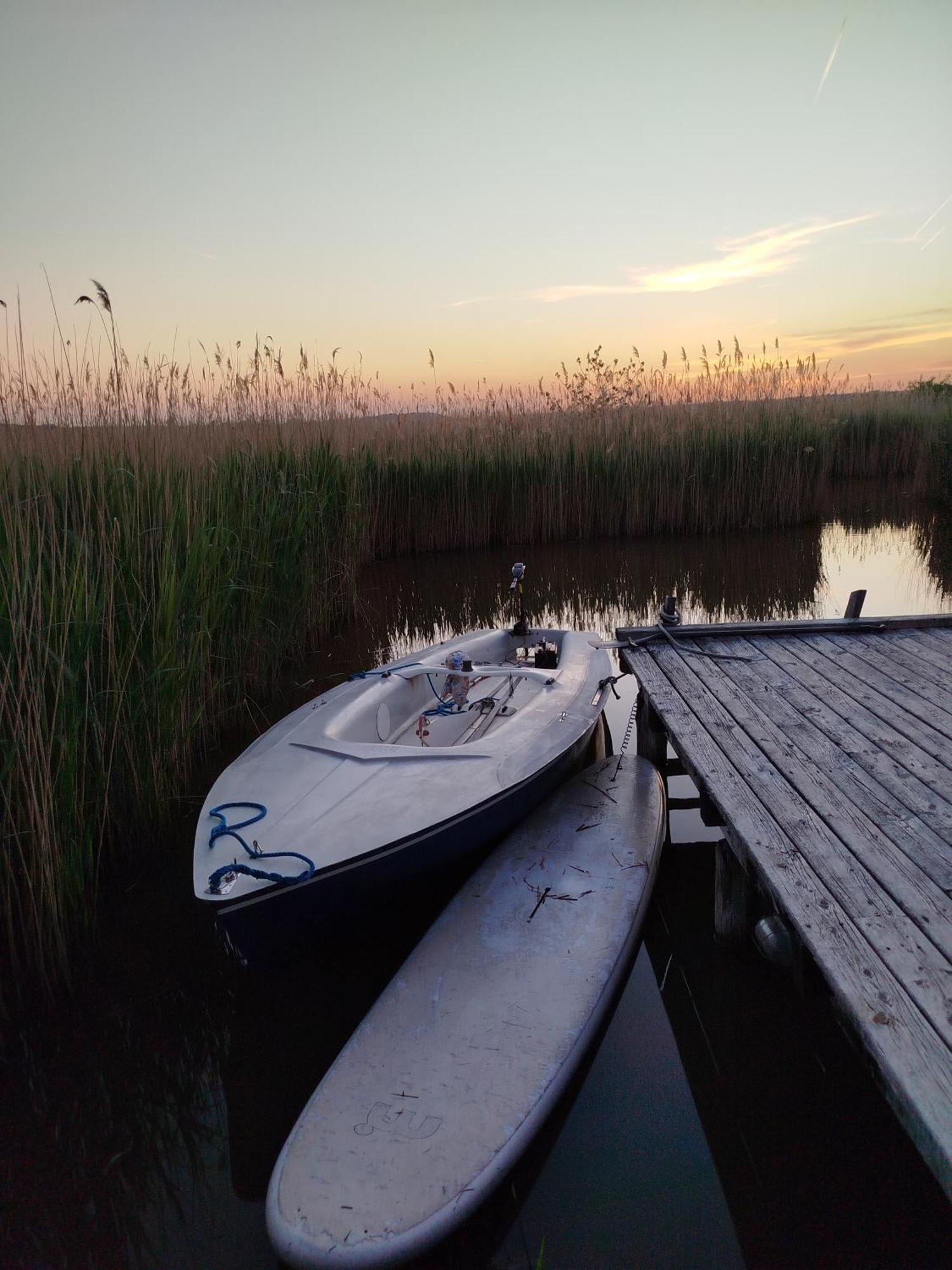 Pfahlbau Sunset II Toplage Inklusive Elektroboot 拉斯特 外观 照片